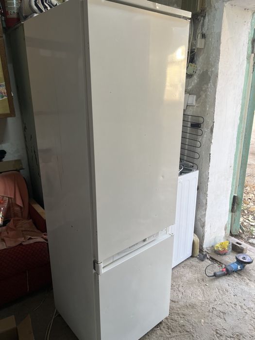 Продается холодильник Аристон