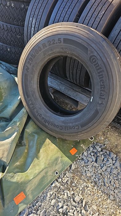 Anvelope 295 80 22.5 de direcție Continental.