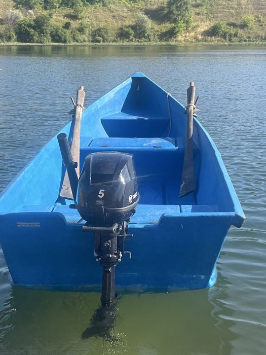 Barca lotca cu motor pescuit