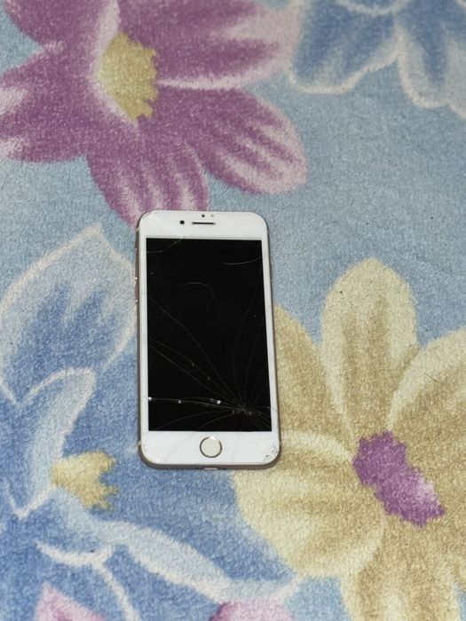 Vand iphone 6s rose pentru piese/reparație
