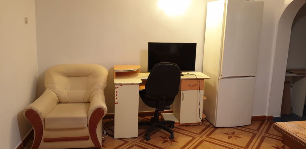 Inchiriez casa (zona str oasului) pret 650