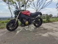 Yamaha R1 - Naked