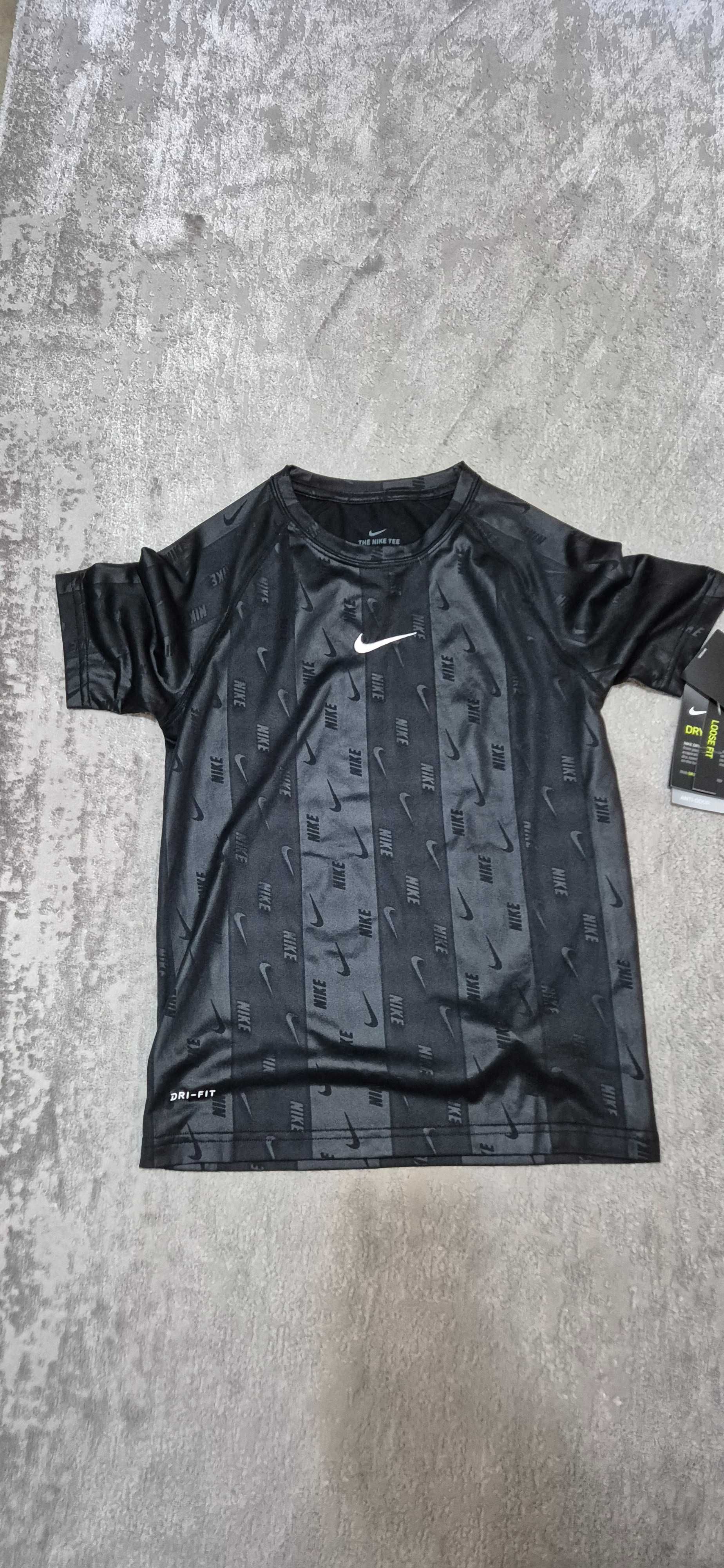 Tениска nike 128-137cm