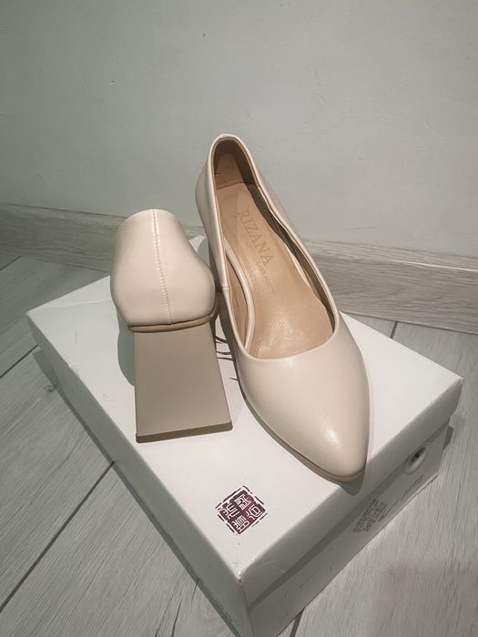 Женский обувь на каблуке (новый)