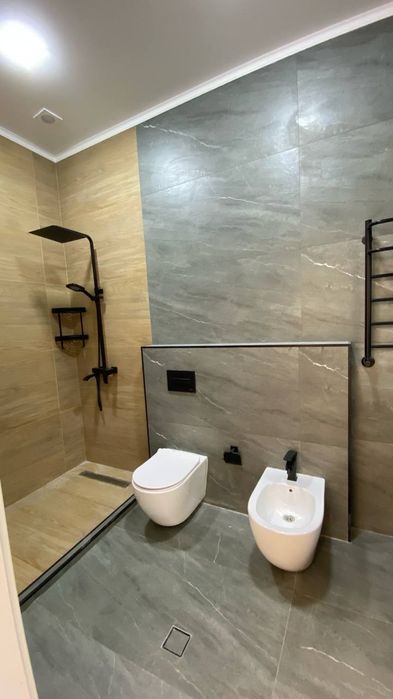 Qasr. Махалла зур. 1000квм. 9та хона