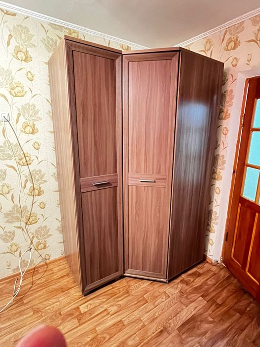 Продам угловой шкаф