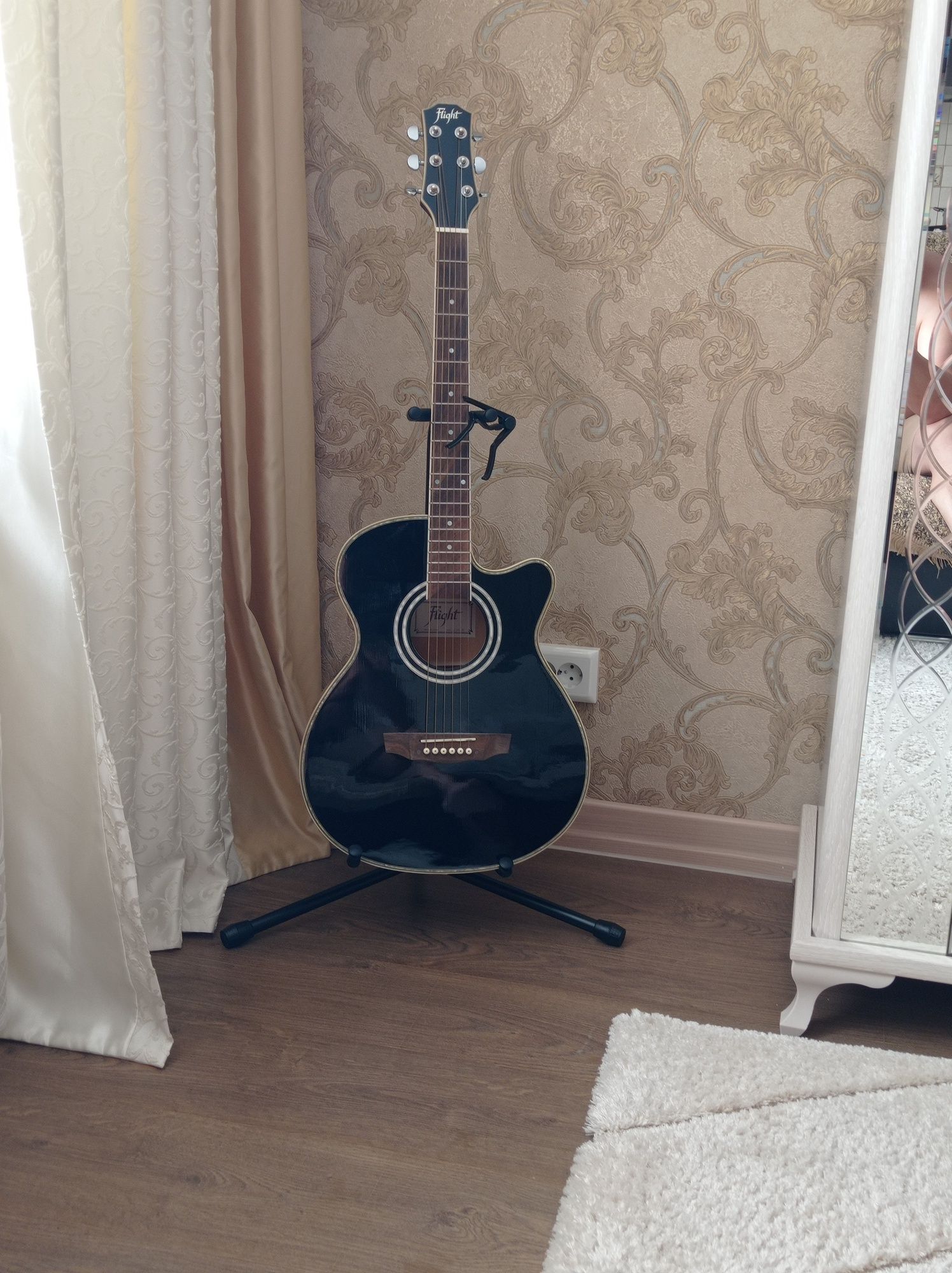 Продам гитару , состояние идеальное.