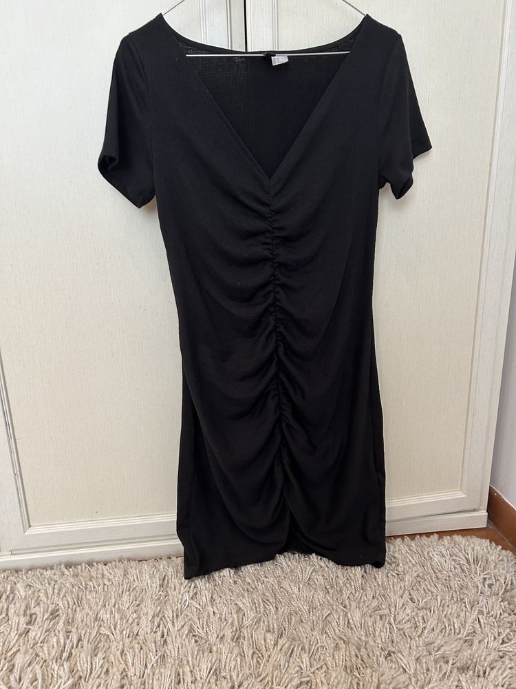 Rochie neagra, conditie excelenta ,nepirtata