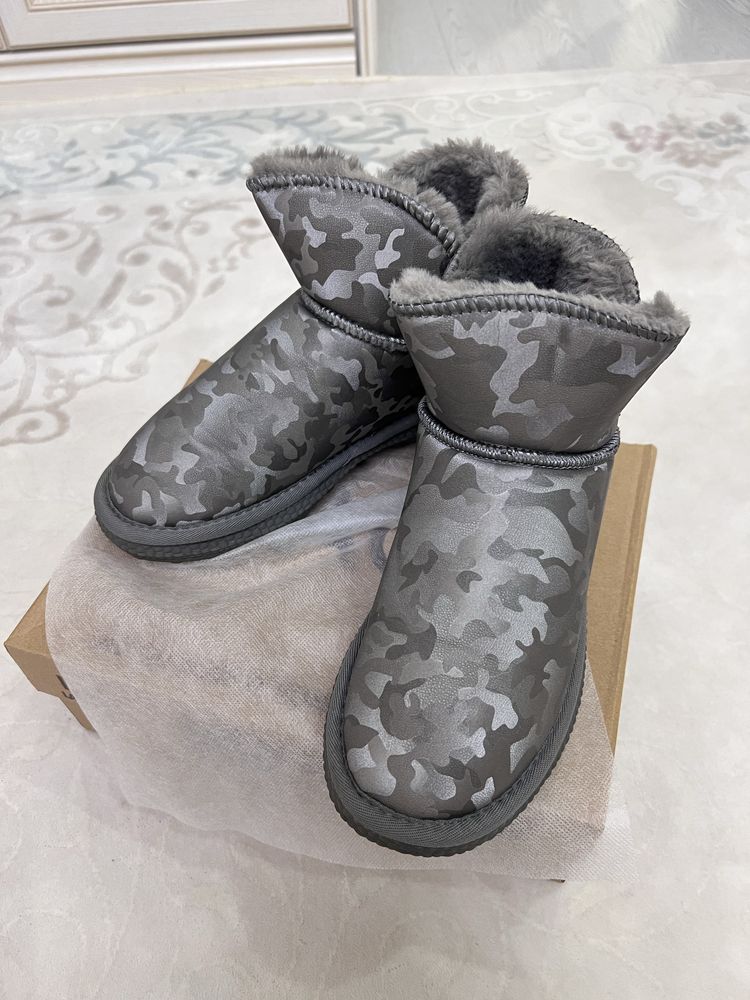 Продам зимние УГГИ сапоги