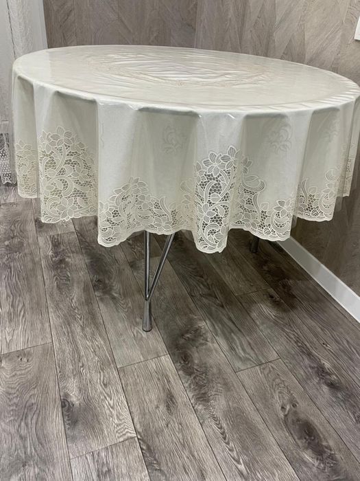 Стеклянный стол