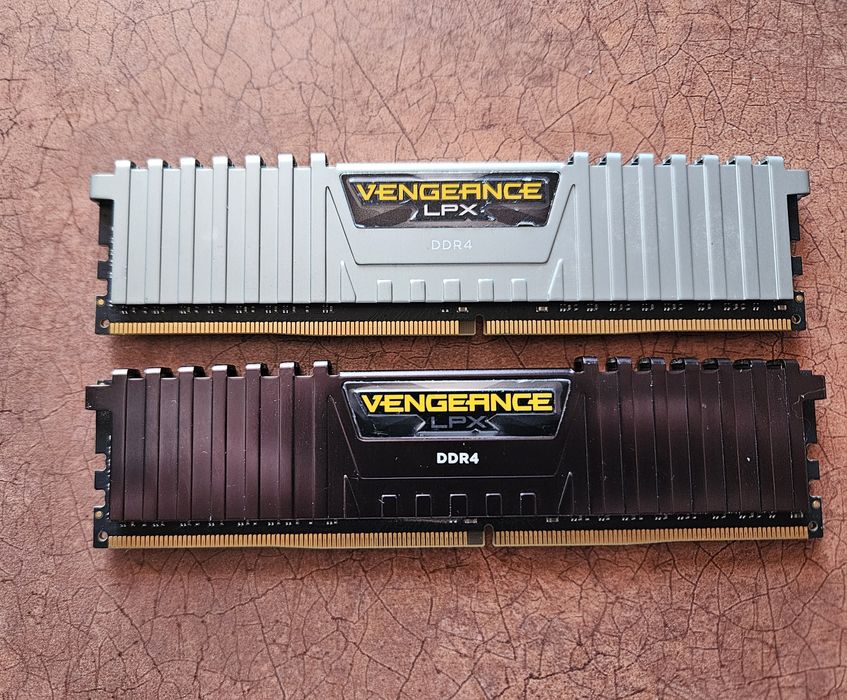 Kit memorii 2x 16GB DDR4 3200Mhz Corsair Vengeance LPX dual channel