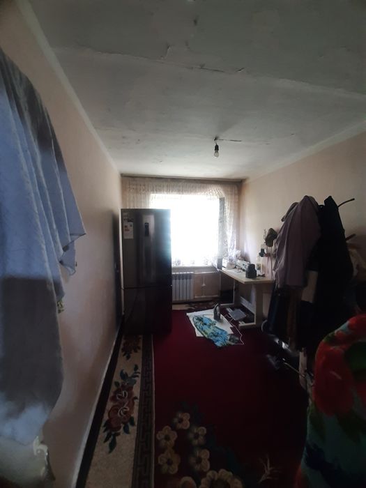 Продается 2 - комнатная квартира, Чирчик, Октябр, возле базара