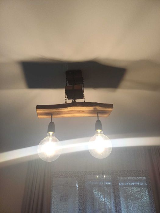 masute, candelabre, lumini de camera, etc, facute din lemn de nuc.