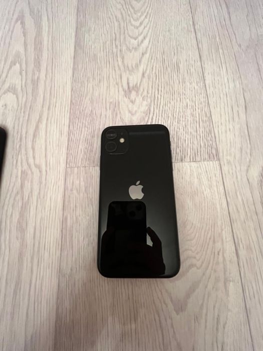 Продаю телефон Айфон 11 в хорошем состаяние