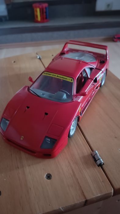 Ferrari F40 1987 (1/18)