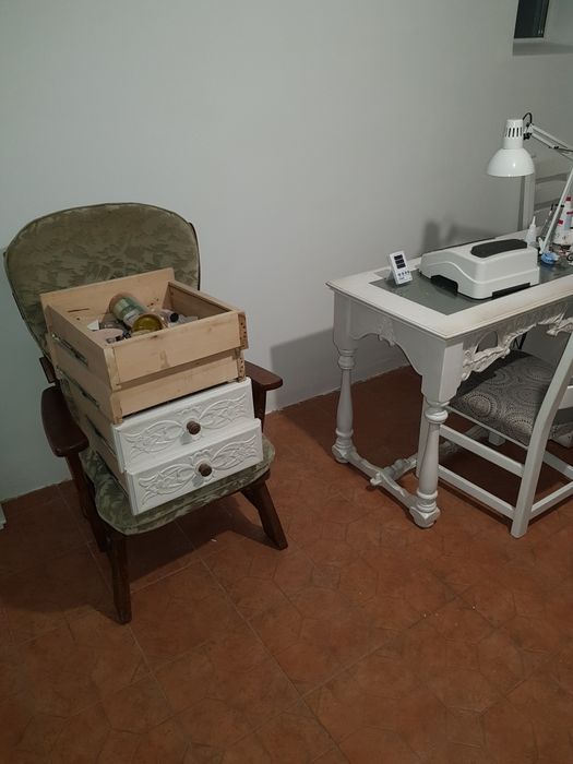 Masa de manichiura completă 2 posturi plus 4 scaune lemn