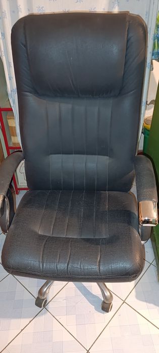 Продам кресла офисные кожаные