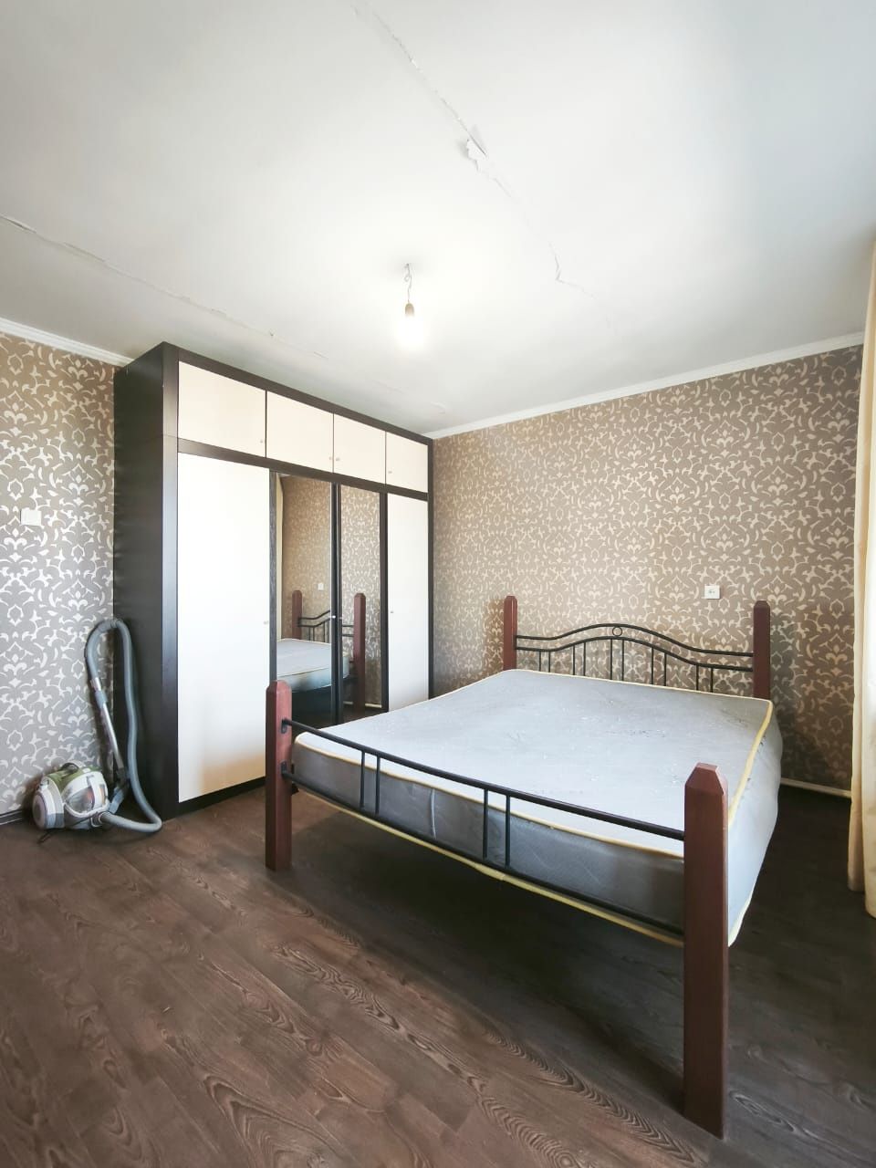 Продам 3-х комнатную квартиру.79м.кв, дом кирпич,2 лоджии. Жастар 21/2