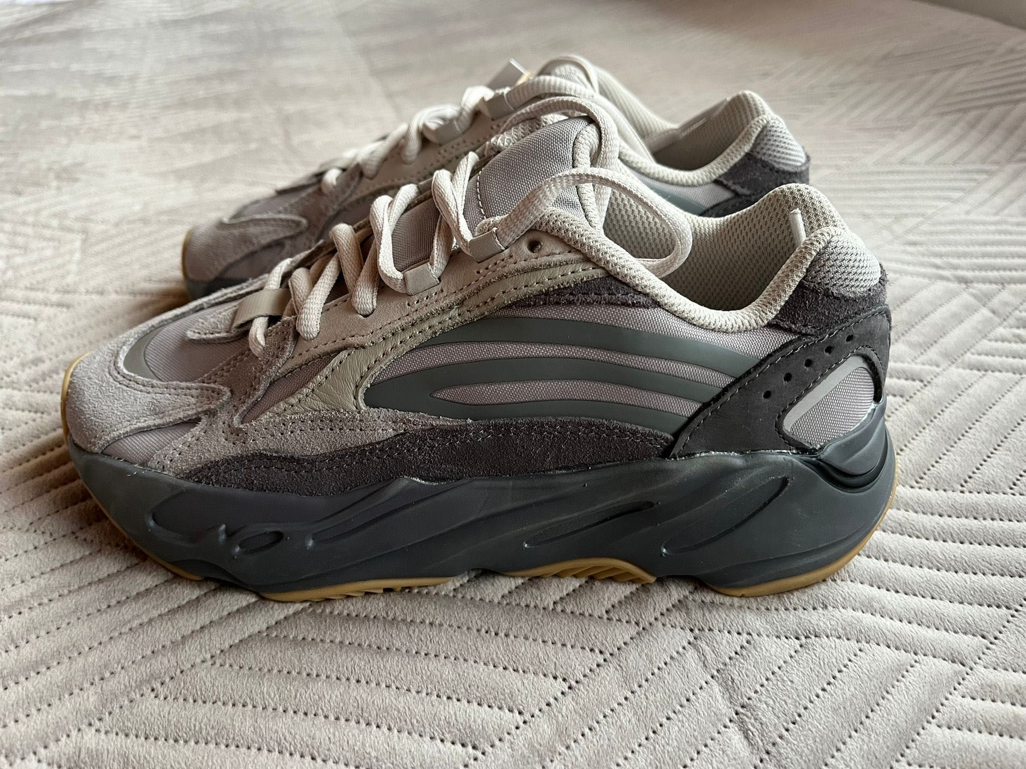 Yeezy 700 V2 Tephra Adidas Original