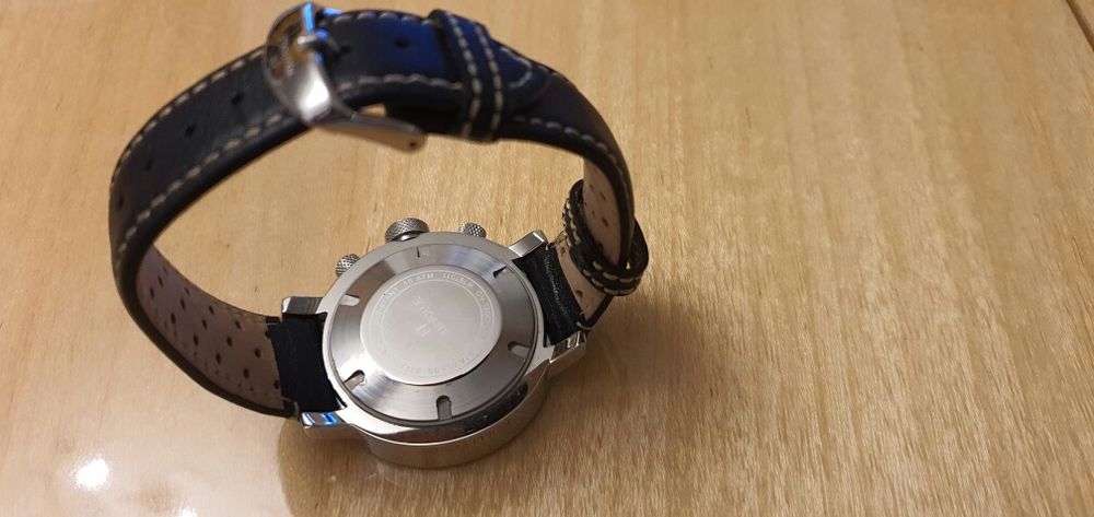 Оригиналнен спортно елегантен