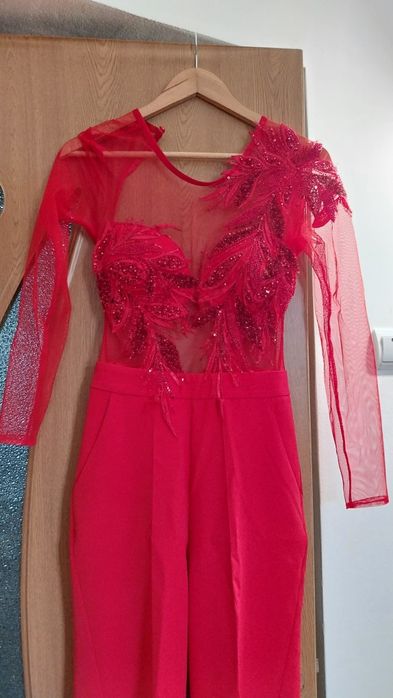 Salopeta rosie cu dantela