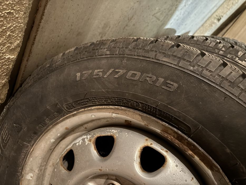 Зимни гуми комплект 175/17/13 с 2 джанти