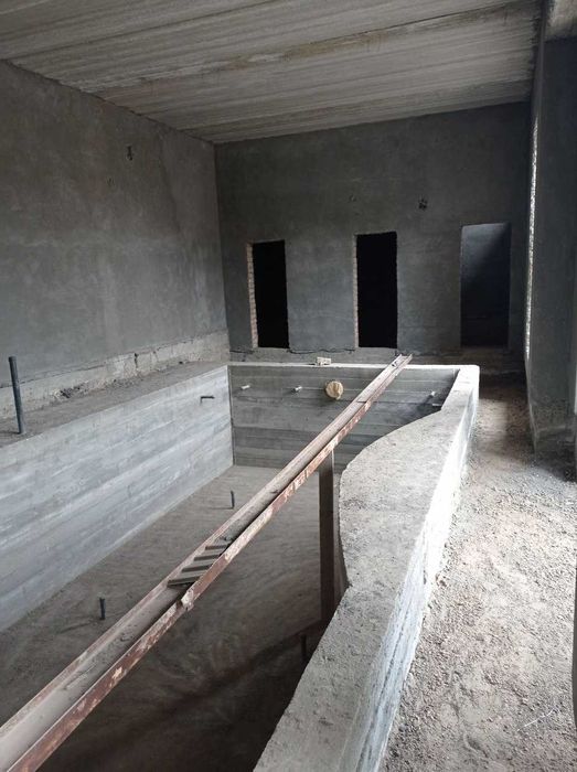 Жиззах шахрида жойлашган 6 сотокли ховли сотилади