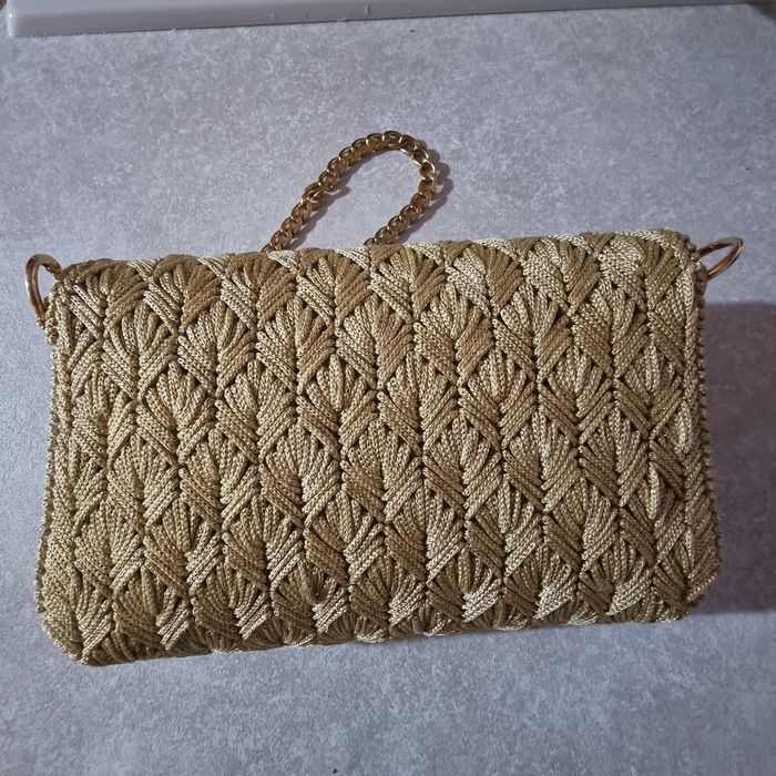 Ръчно шити златни чанти