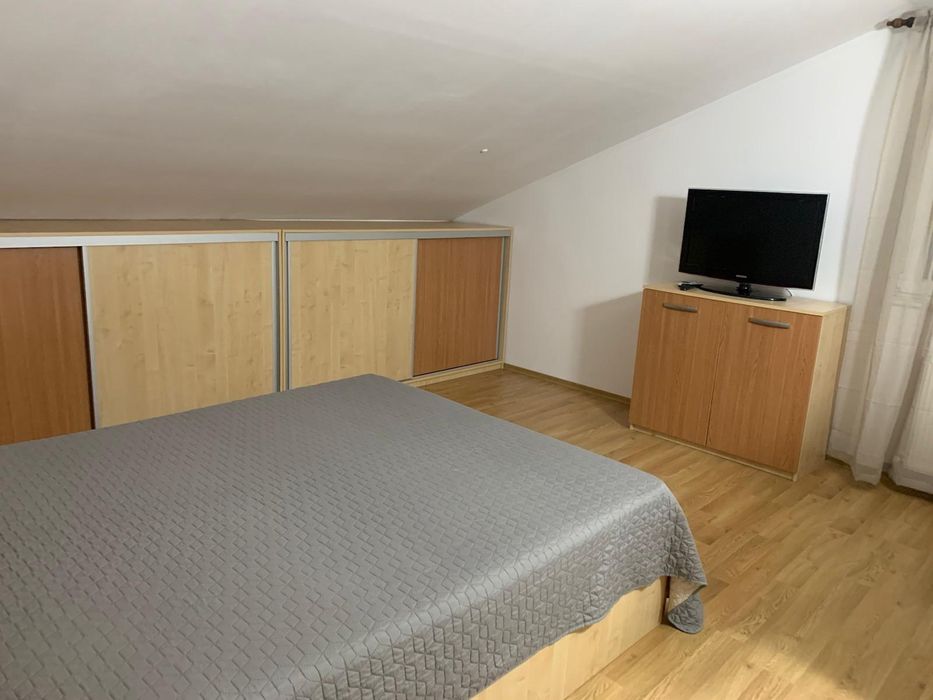 Inchiriez vila in Lazu-S+P+1+M- 5 camere suprafata utila 240 mp