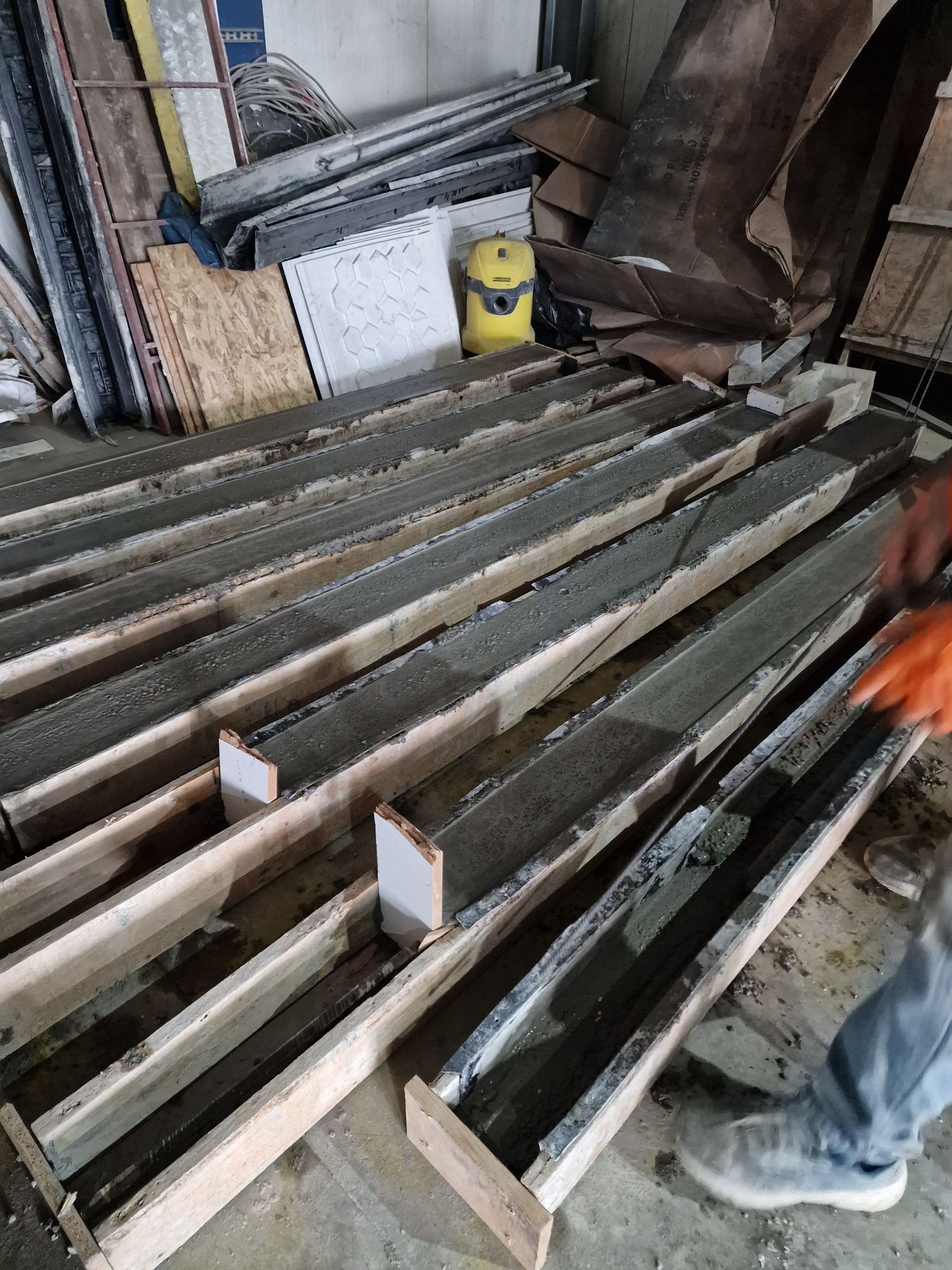Capac beci metalic , Garduri din beton