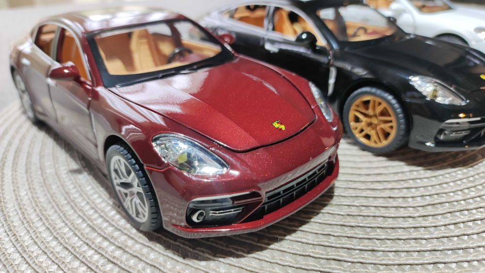 Метални колички Порше/Porsche Panamera. Мащаб 1:24.