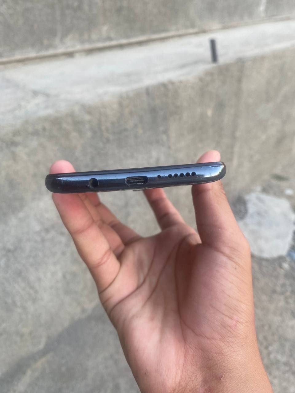 Xiomi redmi not 8 pro aybi rasmda sensir almashgan