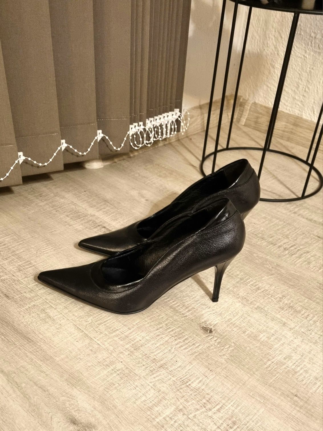 Елегантни черни дамски обувки