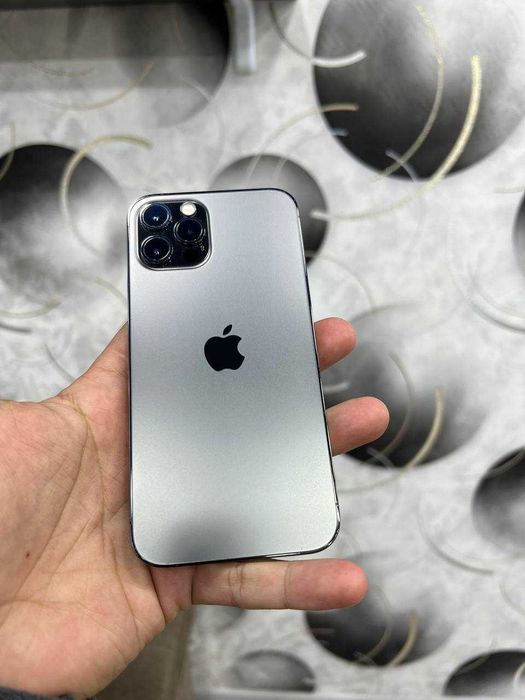 Продам iPhone 12 Pro 128 ГБ (в отличном состоянии)