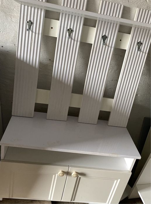 Продам НОВУЮ прихожую:вешалка и обувница, материал МДФ