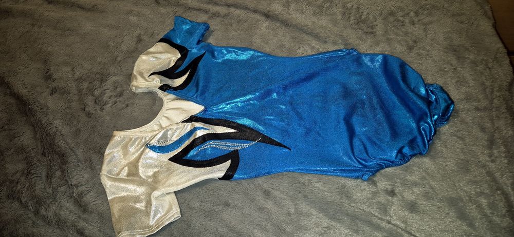 Costum de gimnastica marime XS (150-160cm h)