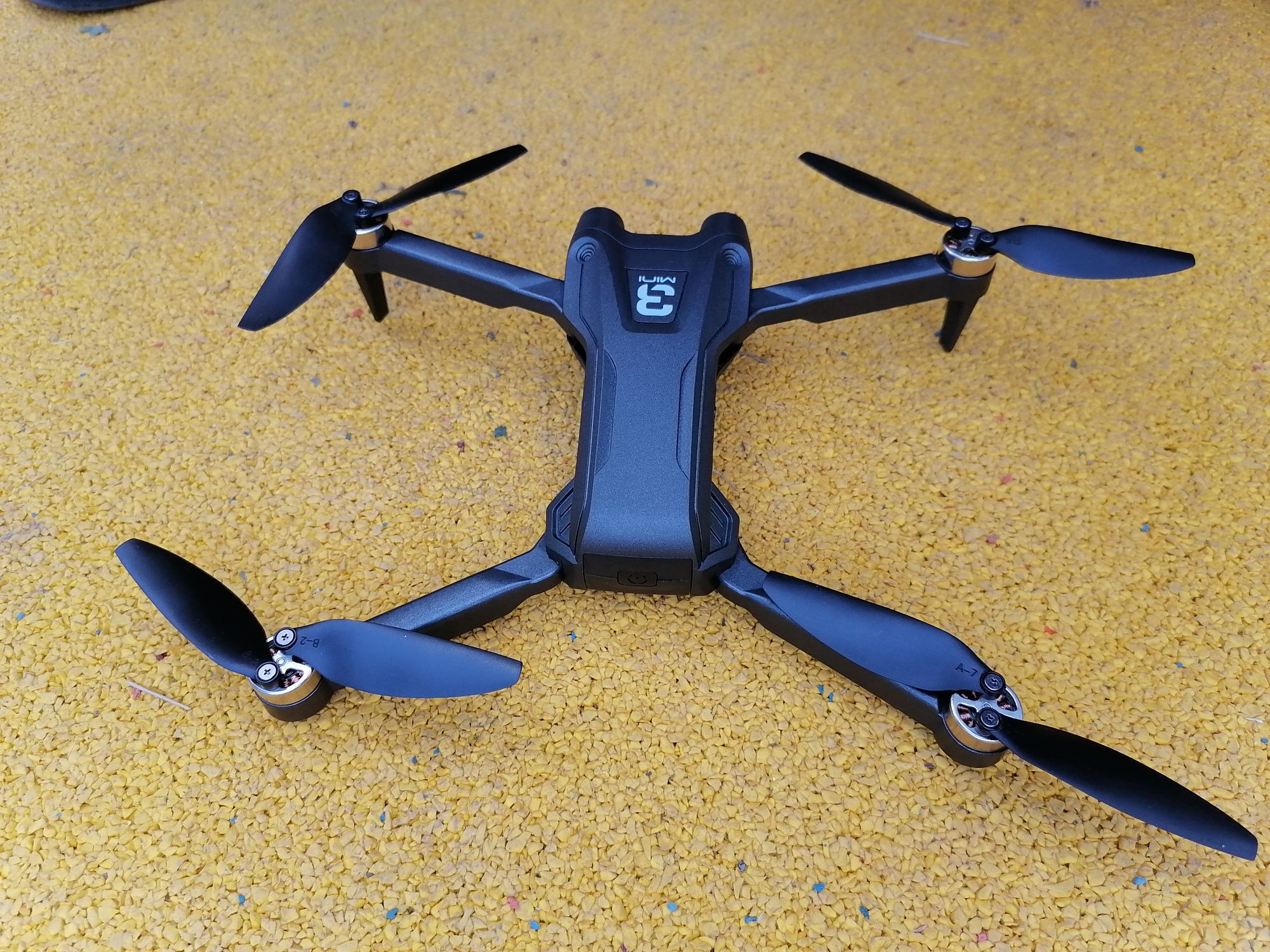 Продавам дрон Lenovo