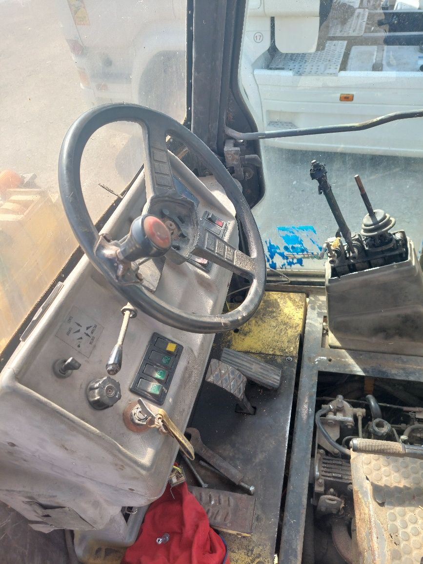 Buldoexcavator Foredil articulat