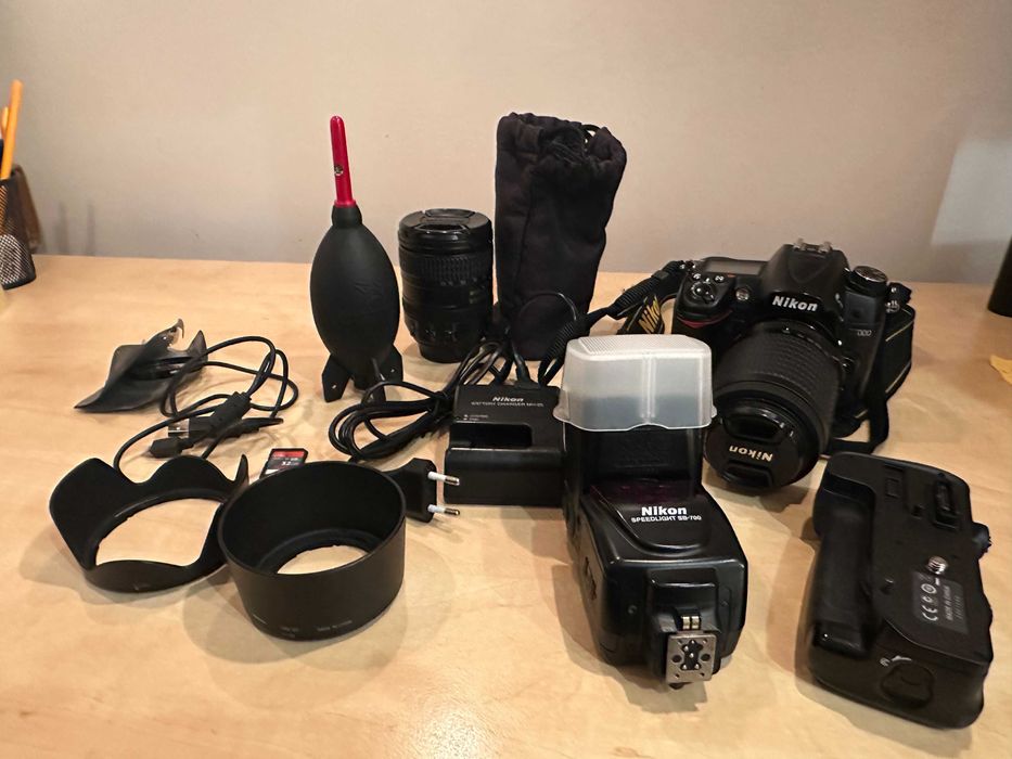 Set Nikon D7000 +obiective+blitz+accesorii – 2800 RON (negociabil)