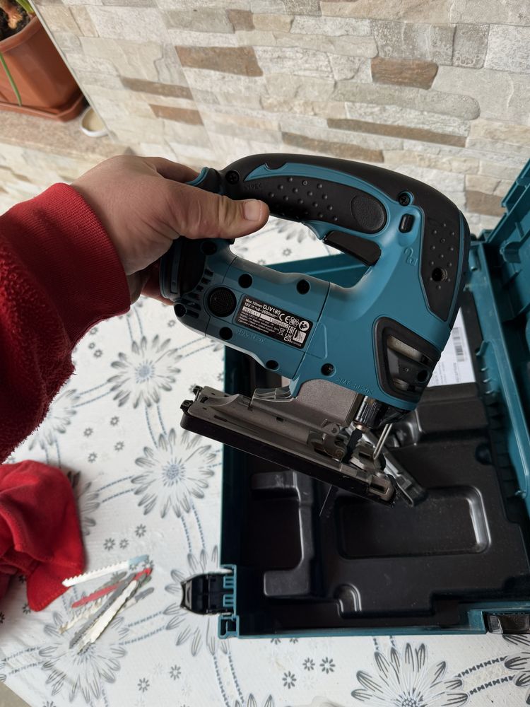 Акумулаторен прободен трион MAKITA DJV180