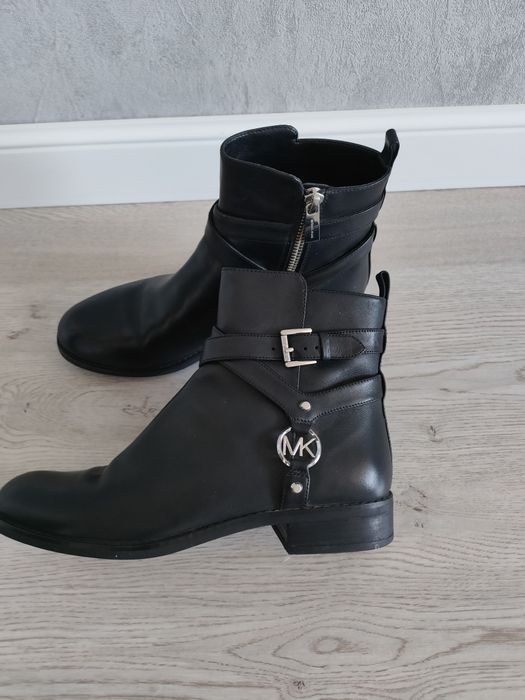 Продам демисезонные кожаные ботинки 35размера Michael Kors