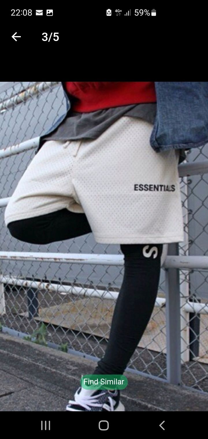 Vând pantaloni scurti Essentials sport