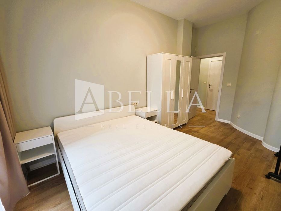 Дава се под наем Тристаен апартамент в София, Изток - 150 кв.м за 1500 € - Снимка #8