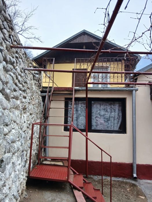 Vând casa la Baile Herculane