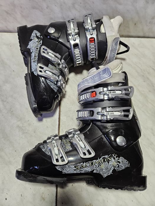 Clapari ski schi Salomon  mondo  24  corespunde mărimii 37