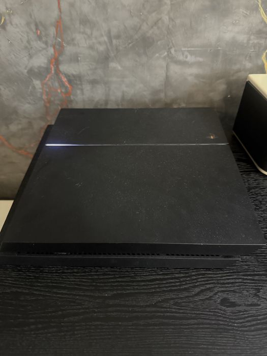 Продам Playstation 4 без джойстиков