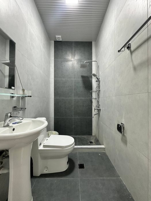 1 Sotix uy 2 Etaj 5 xona ( 12 bekat metro)