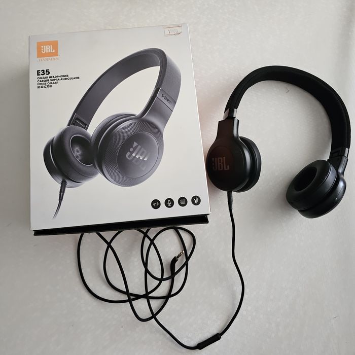 Наушники  JBL E35