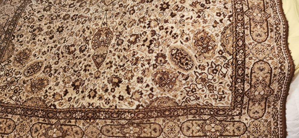 Изключително запазен килим