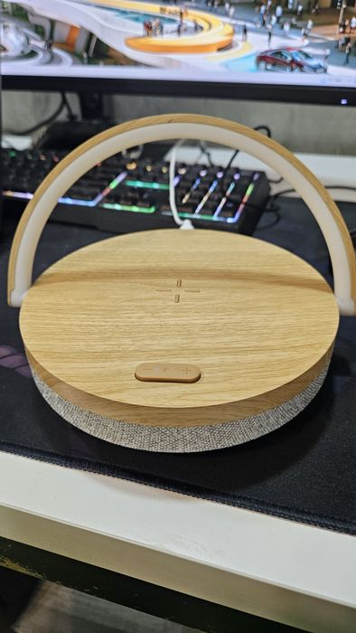 Настольная лампа с беспроводной зарядкой и bluetooth колонкой (3в1)